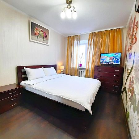 Ботанік Це 3 Кімнатна Квартира Подобово У Центрі Полтави Мережа Alex Apartments Безконтактне Заселення 24-7 Документи Для Відряджень Poltava Ngoại thất bức ảnh