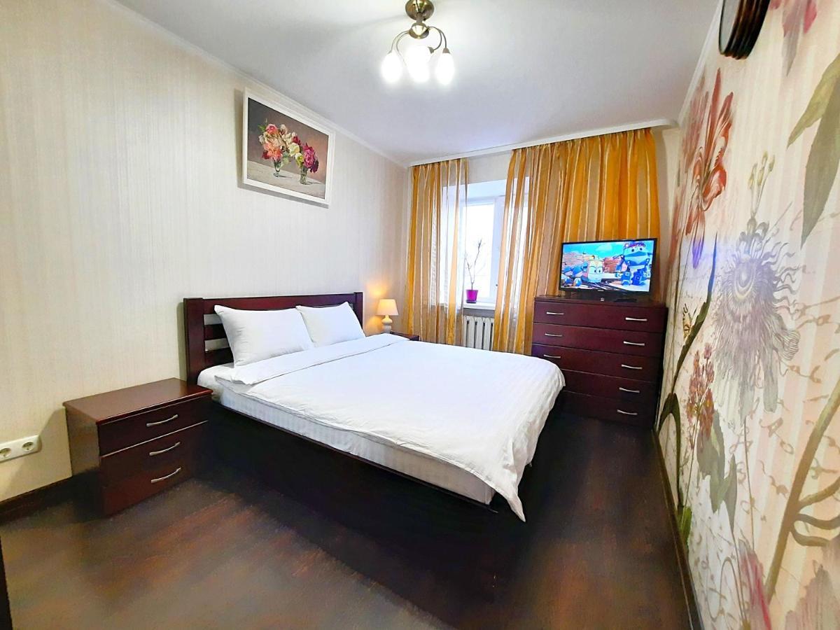 Ботанік Це 3 Кімнатна Квартира Подобово У Центрі Полтави Мережа Alex Apartments Безконтактне Заселення 24-7 Документи Для Відряджень Poltava Ngoại thất bức ảnh